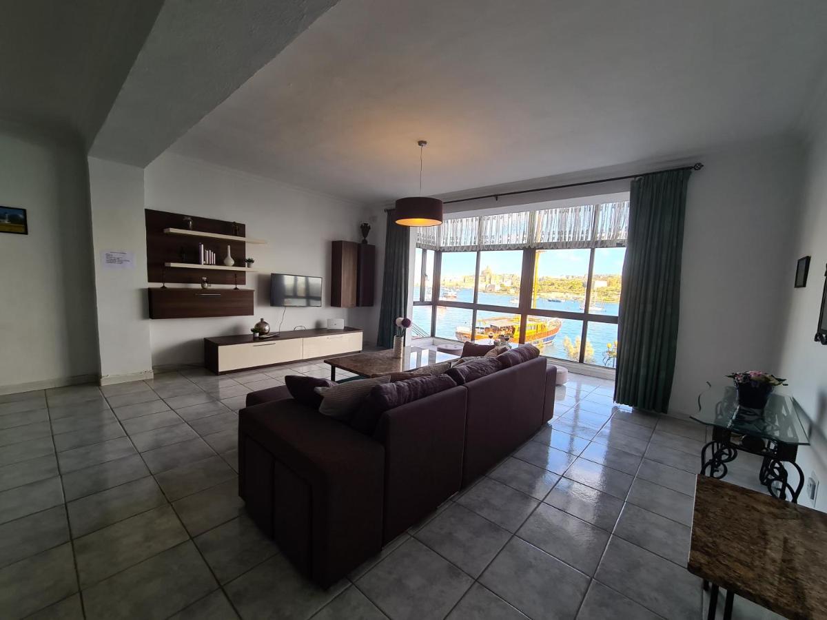 Spacious Seafront Apt Next To Sliema-Valeta Ferry Kültér fotó