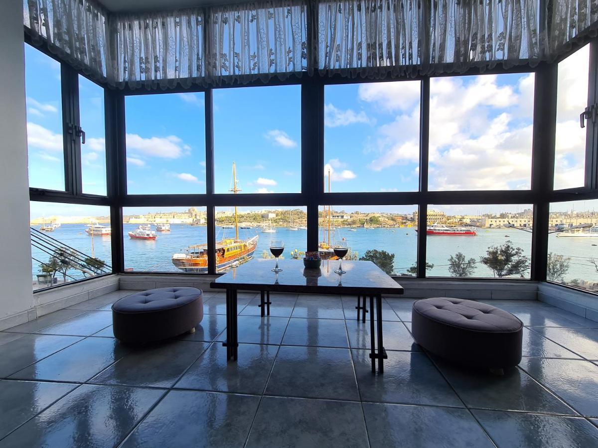 Spacious Seafront Apt Next To Sliema-Valeta Ferry Kültér fotó
